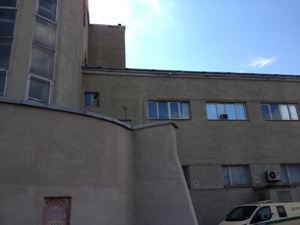 Устройство нескользкого бесшовного гидроизолирующего покрытия поладушевой в сжатые сроки по старому облицовочному покрытию ФОК Торпедо